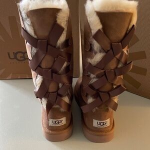 UGG K BAILEY BOW TALL CHESTNUT KIDS NIB Size 5